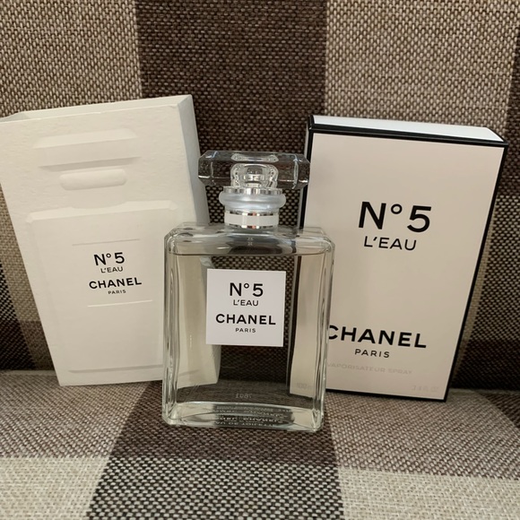 Chanel No. 5 L’EAU Spray 3.4 oz - Picture 2 of 2